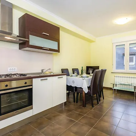 Nice In Calvle With Wifi Apartment *
